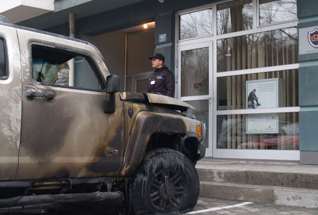 Луксузни џип као буктиња